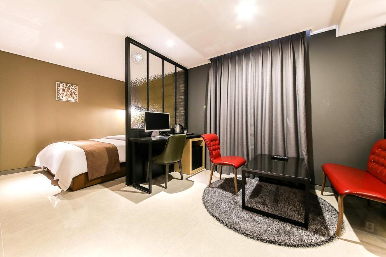 Docking Hotel Gimpo Exterior photo
